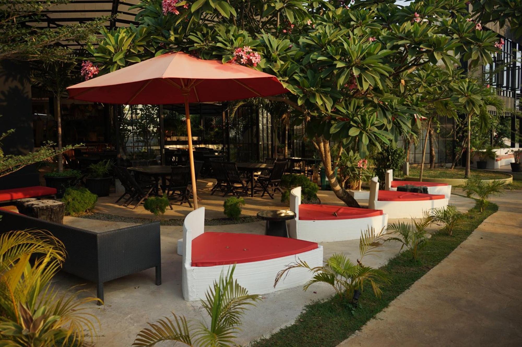 Lucca Resort & Residence Jepara Exterior foto